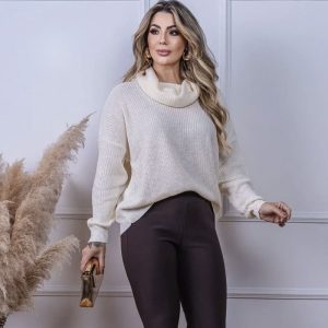 Blusa feminina de tricô de lã com gola boba