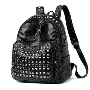 Mochila Pequena com Tachas Feminina